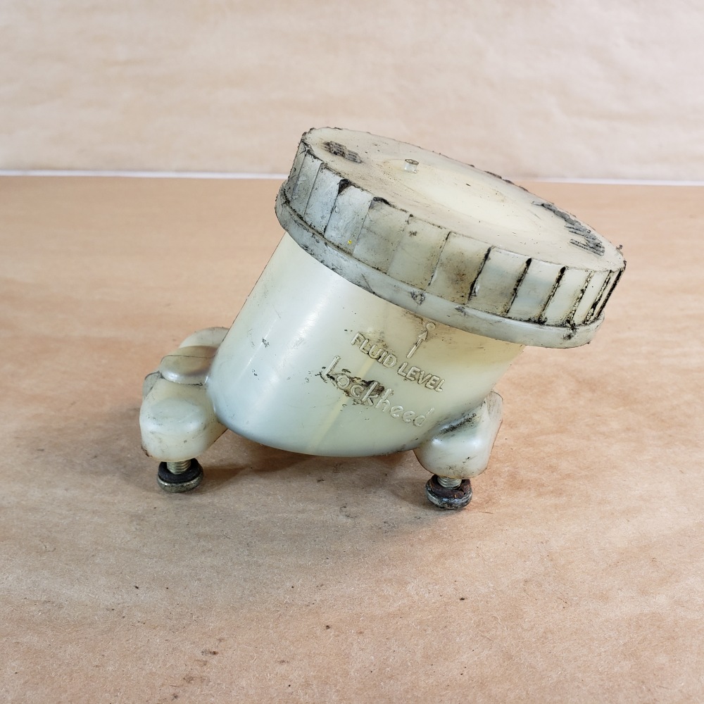 MG MGB 196874 Dual Line NonServo Master Brake Cylinder Fluid