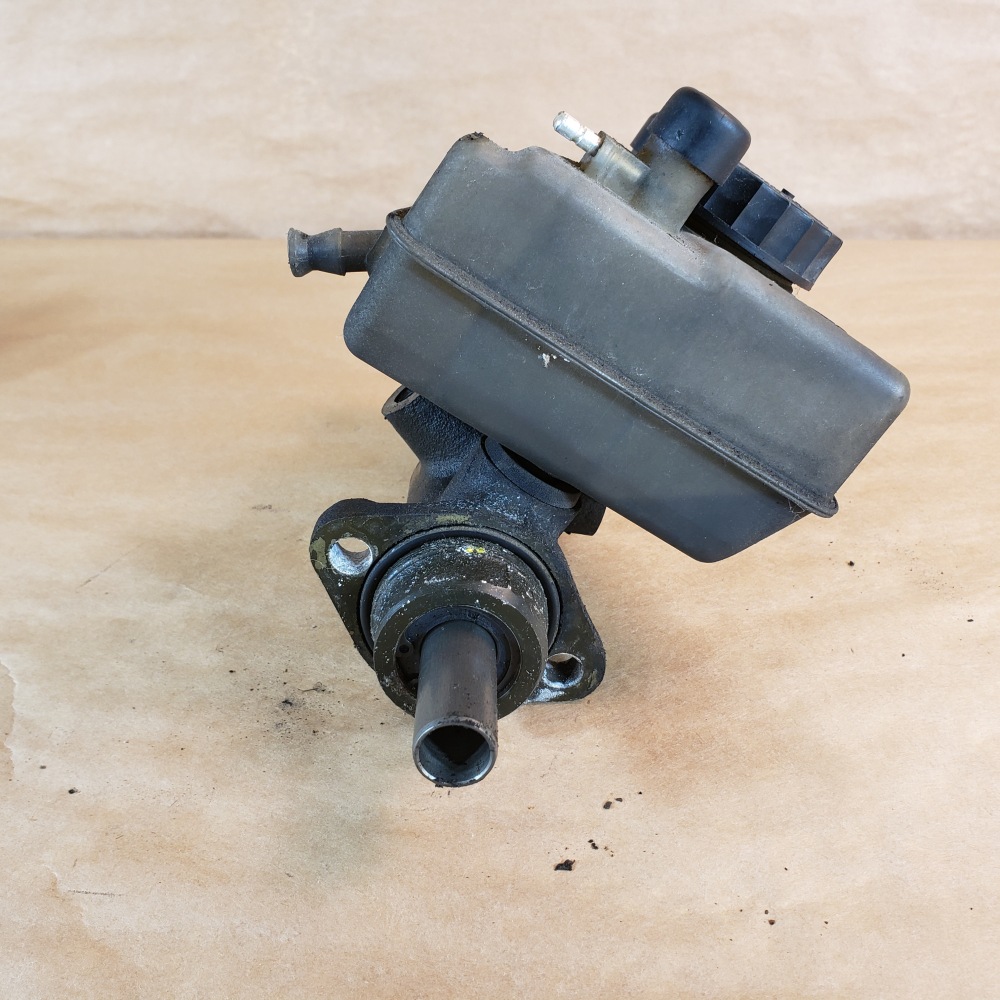 Mercedes Benz W123 300TD Original Brake Master Cylinder OEM For Sale, Seattle WA