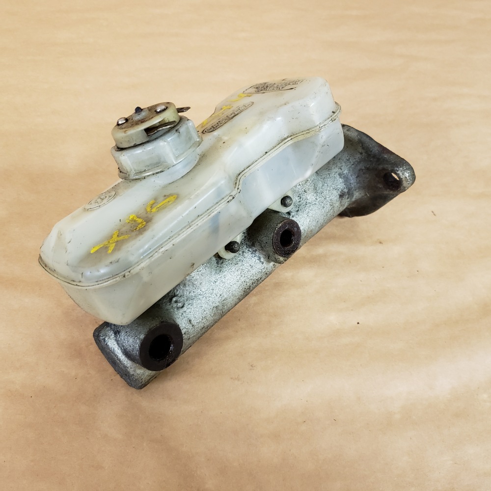 Jaguar XJ6 XJ12 197887 Original Brake Master Cylinder w/ Reservoir