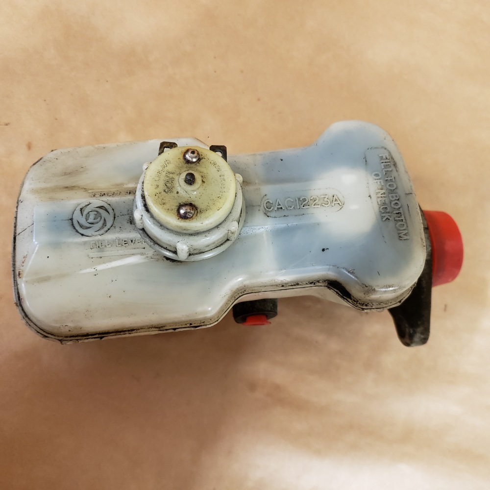 Jaguar XJ6 XJ12 197887 Original Brake Master Cylinder w/ Reservoir