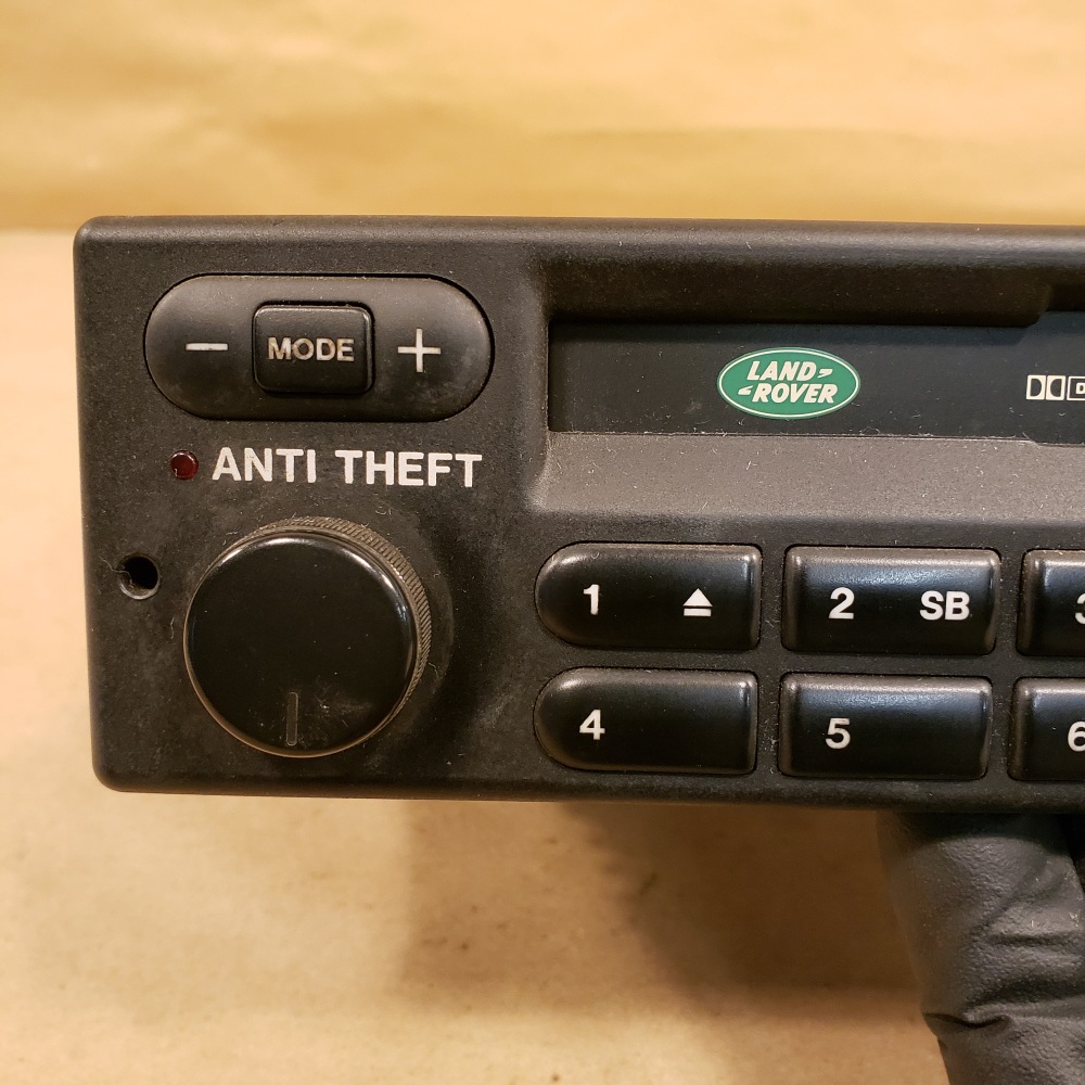 9496 Land Rover Discovery RRC County AM/FM Radio Tape Deck Head Unit