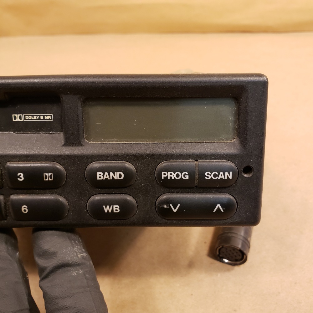 9496 Land Rover Discovery RRC County AM/FM Radio Tape Deck Head Unit